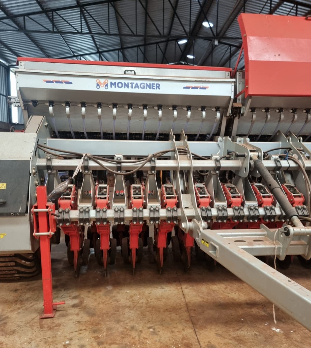 Semeadeira Montagner 25 linhas de 17 cm - Alta capacidade de carga, Maior autonomia do mercado