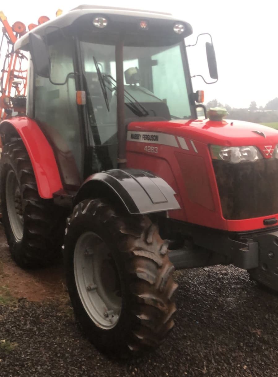 Trator Massey Ferguson Cabinado Modelo MF 4283 Ano 2015