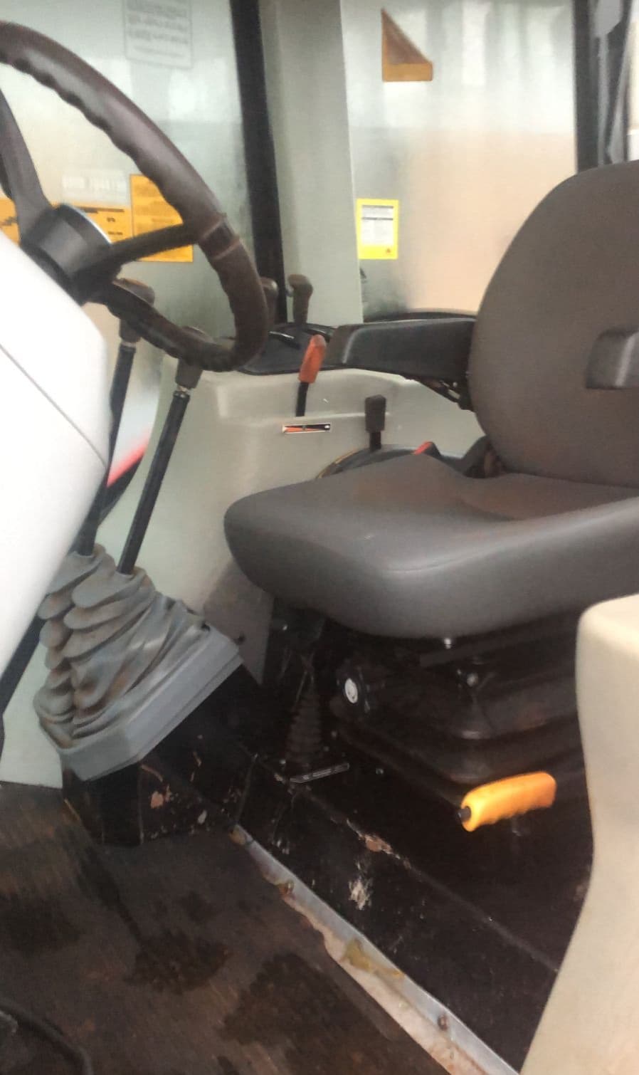 Trator Massey Ferguson Cabinado Modelo MF 4283 Ano 2015 - 3