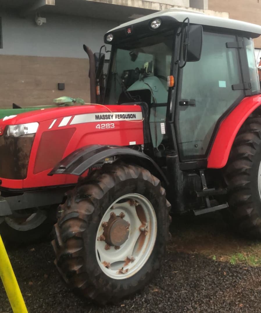 Trator Massey Ferguson Cabinado Modelo MF 4283 Ano 2015 - 2
