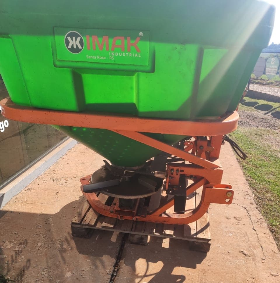 Distribuidor de fertilizantes IMAK Modelo DF 1300 - 3